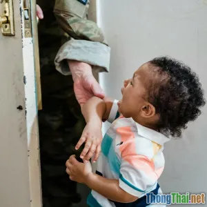 So sánh cửa chống trộm cơ và cửa thông minh