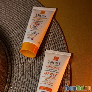 Bóc tách sự thật về kem chống nắng hóa học và vật lý cho da mụn