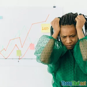 Cách kiểm soát cảm xúc khi cổ phiếu đỏ lửa: Bài học từ chuyên gia