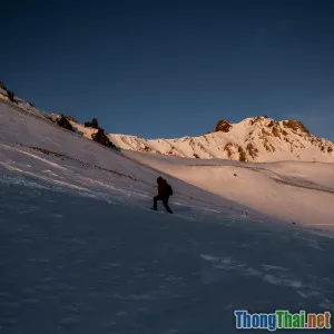 Chinh phục đỉnh núi Câu chuyện của những người yêu thiên nhiên