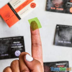 Có nên dùng phụ kiện đính móng nhiều không Rủi ro và lưu ý