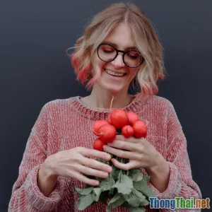 Có nên trồng rau sạch trên ban công hay mua ngoài chợ an toàn hơn