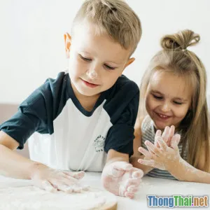 Đất sét tự làm tại nhà an toàn hơn cho trẻ nhỏ so với sản phẩm công nghiệp