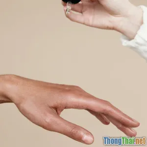 Dầu dưỡng tóc: Lợi ích bất ngờ mà bạn chưa biết đến