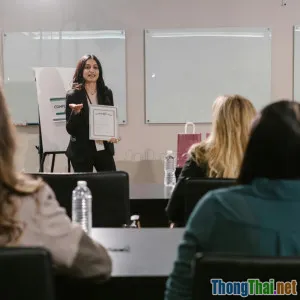 Làm sao để truyền đạt ý kiến hiệu quả bằng tiếng Anh khi họp nhóm