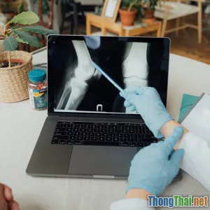 Làm sao tránh chấn thương đầu gối khi chơi bóng đá mi ni