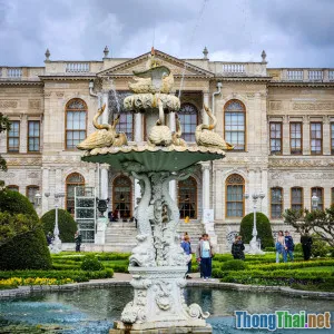 Lịch sử qua màn ảnh cơ hội hay méo mó nhận thức