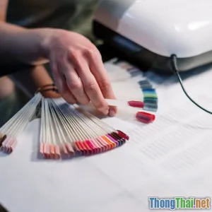 Mùa hè nên sơn móng tay màu gì đẹp nhất