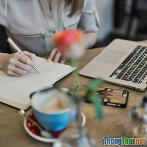Nghề ghostwriter chuyên nghiệp nên bắt đầu từ đâu