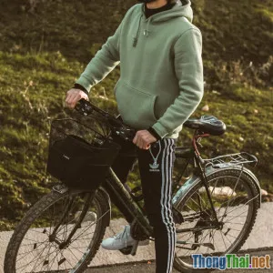 Phong cách thể thao nam đẹp mắt mà vẫn phù hợp đi làm cuối tuần