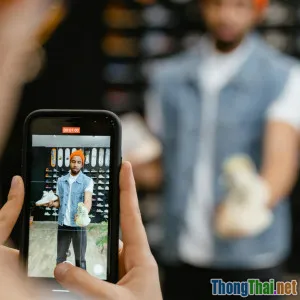 Review chi tiết các dòng giày sneaker được yêu thích năm nay