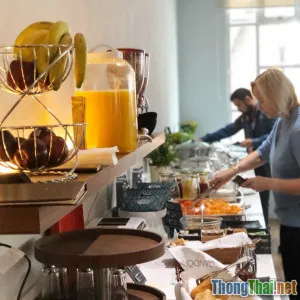 So Sánh Dịch Vụ Giặt Là và Buffet Sáng Tại 7 Chuỗi Khách Sạn Lớn