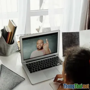 So sánh hiệu quả giữa học trực tiếp và học qua Zoom