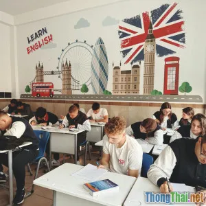 So sánh học nhóm và tự học tiếng Anh hiện đại