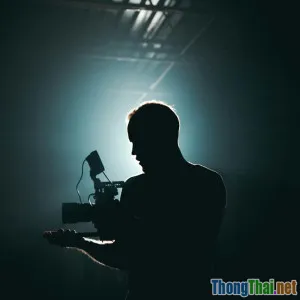 So sánh phim tài liệu và phim hư cấu