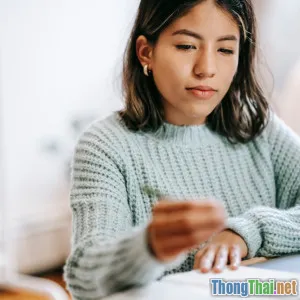 So sánh phong cách viết luận IELTS Task 1 và Task 2 khó ở đâu