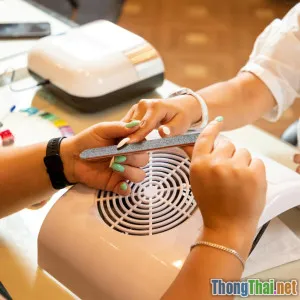 Hướng dẫn dùng buffer và dũa móng trơn bóng như tiệm chuyên nghiệp