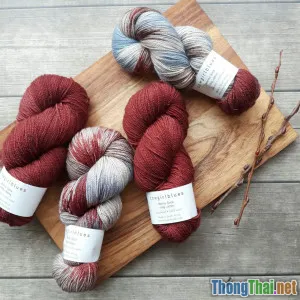 So sánh ưu nhược điểm giữa đan dây len và dây dù cho trẻ em