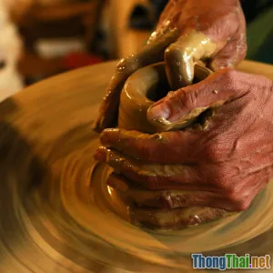 So sánh ưu nhược điểm giữa đất sét Nhật và Trung