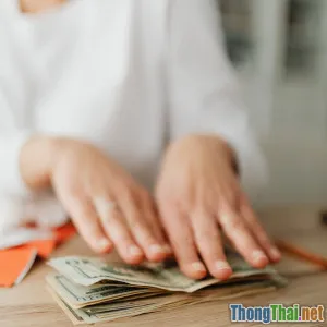 Tại sao dùng tiền mặt giúp bạn kiểm soát ngân sách tốt hơn