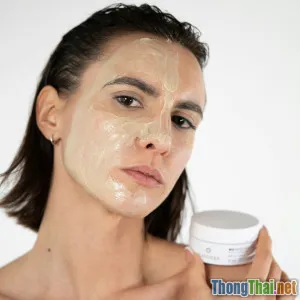 Tại sao nhiều người dưỡng da mặt lại nổi mụn nhiều hơn