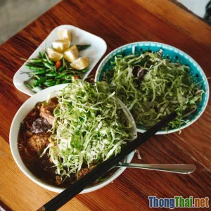 Thực hư chuyện ăn bún bò Huế ở Huế có thật sự ngon hơn tại TP HCM không