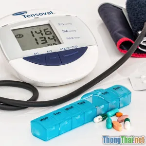 Tích hợp thiết bị đeo IoT để quản lý bệnh mạn tính tại Việt Nam