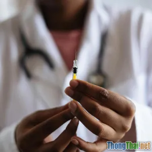 Tiêm chủng bắt buộc hay tự nguyện điều gì đúng hơn