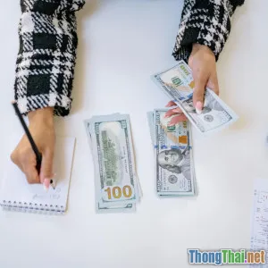 Tiết kiệm 2 triệu mỗi tháng nhờ chia nhóm chi tiêu kiểu 50 30 20