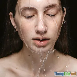 Top 7 sản phẩm xịt khoáng cho da dầu nhạy cảm đáng thử nhất 2024