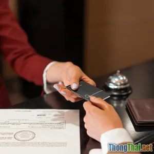 Có nên đặt phòng qua ứng dụng hay không? Lợi ích và rủi ro