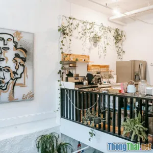 Vì sao không nên dùng tranh khổ lớn ở bếp